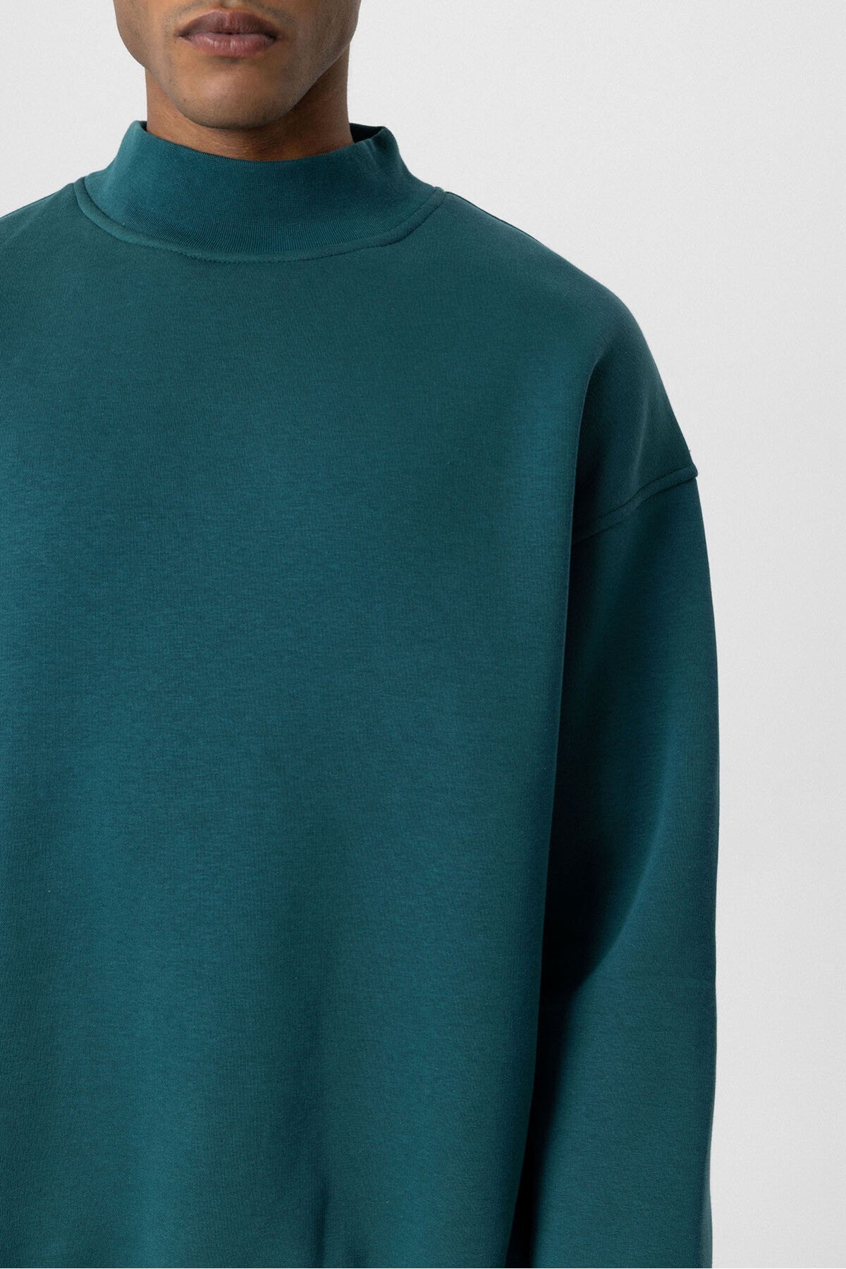 Basic Oversized Crew-Neck Sweatshirt