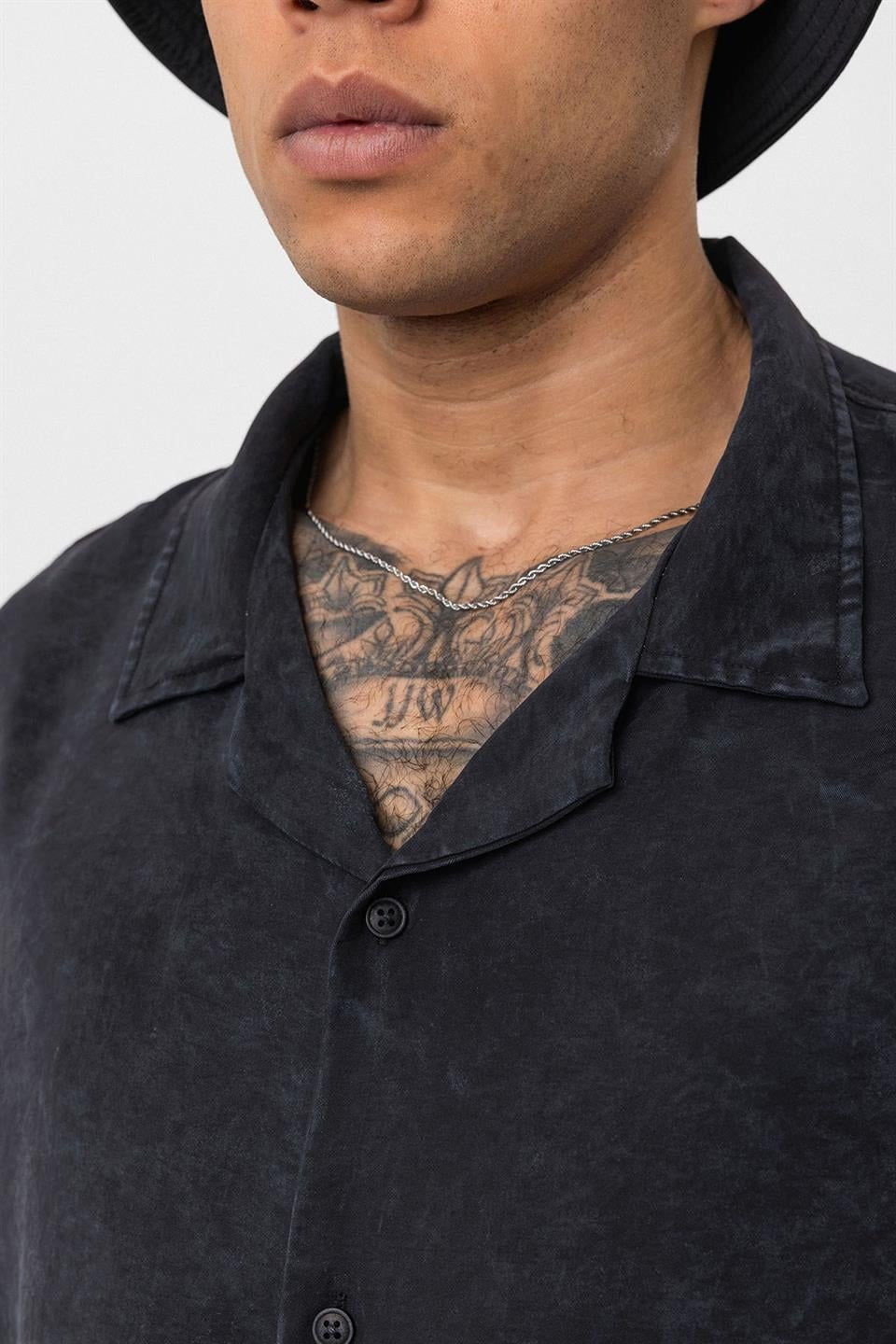 Oversized Short-Sleeve Shirt (Machine Washable)
