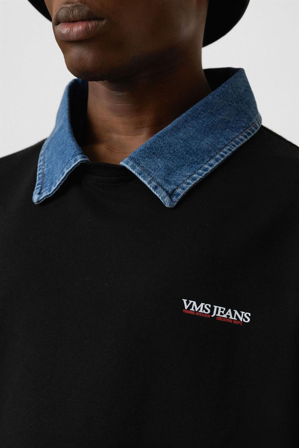 Oversized T-Shirt with Polo Collar and Embroidered Design