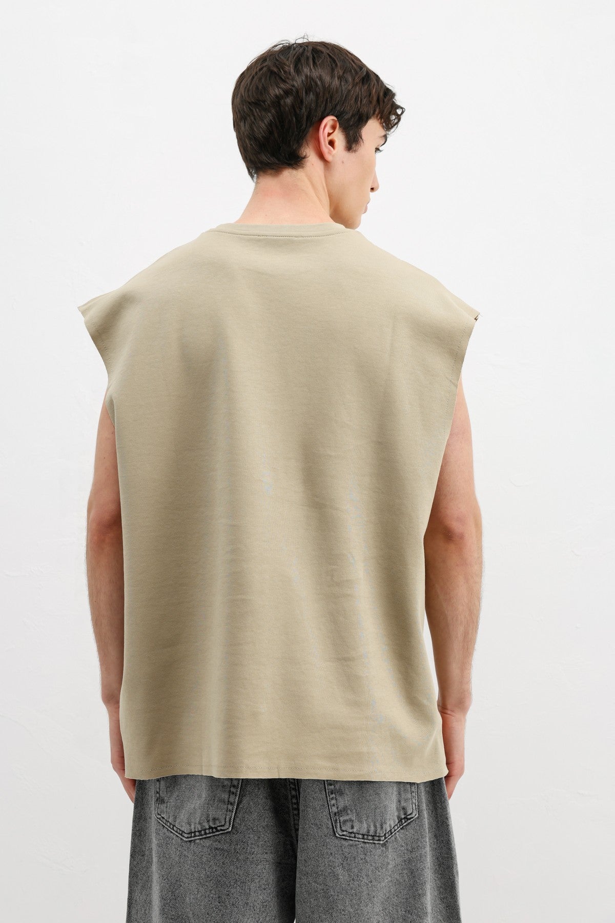Oversized Sleeveless Basic T-Shirt