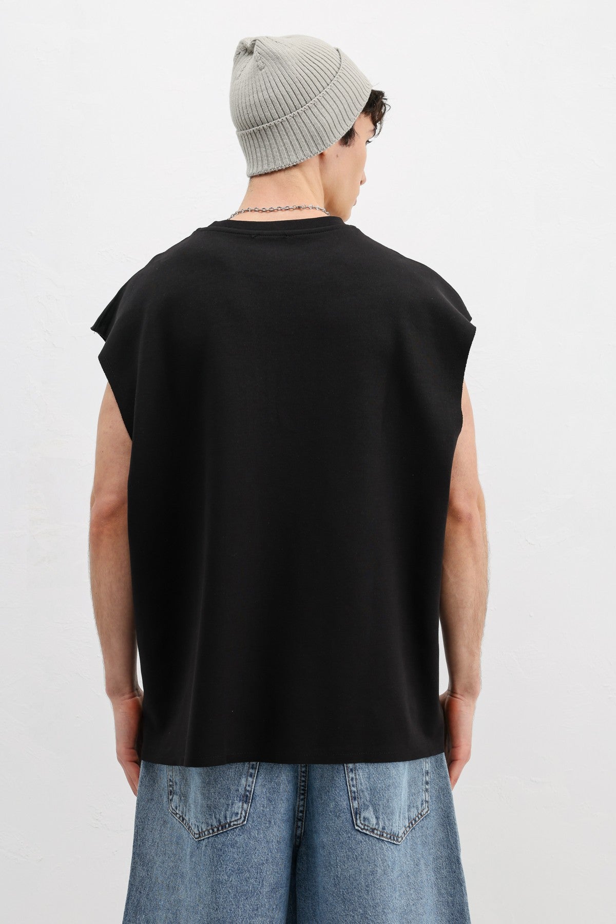 Oversized Sleeveless Basic T-Shirt