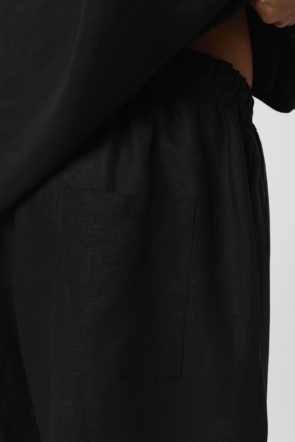 Oversized Double-Pocket Linen Shorts