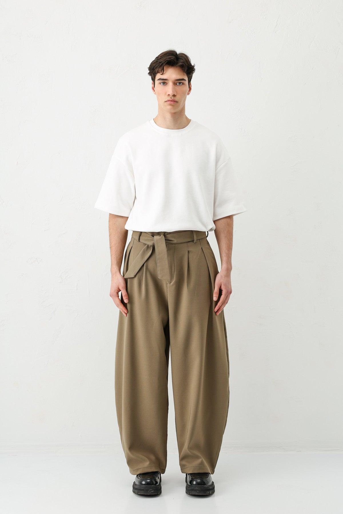 Barrel Fit, Tailored Fit, Belted Pants