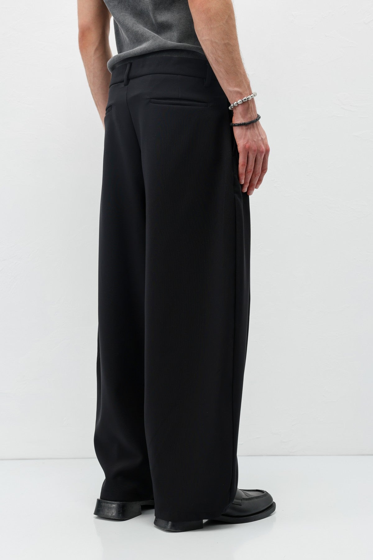 Barrel Fit Tailored Pants