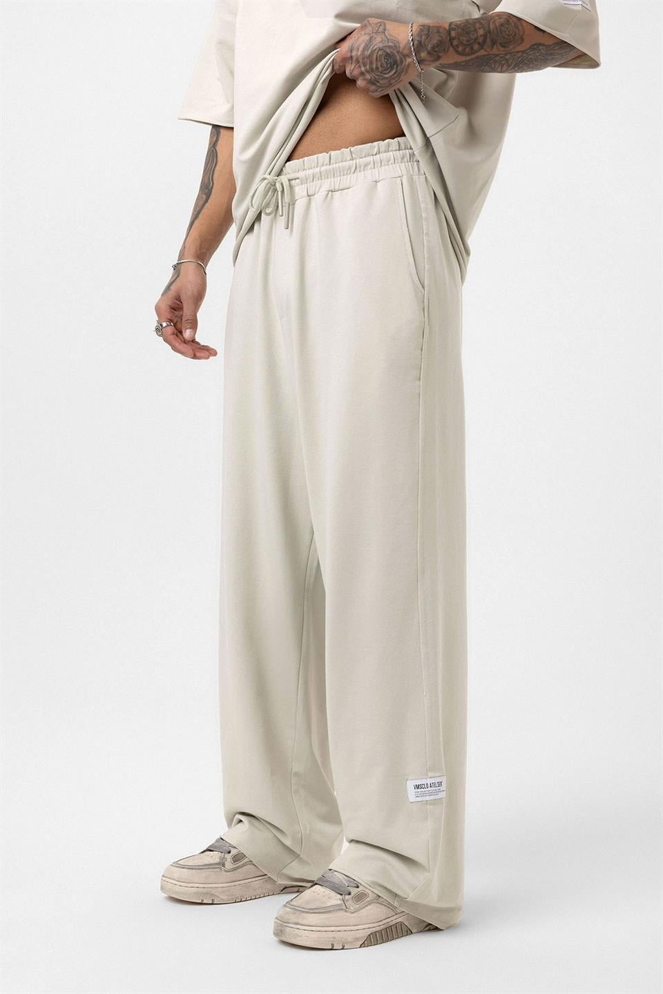 Label: Detailed Oversized Sweatsuit Set