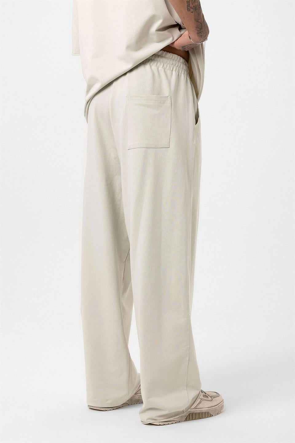 Label: Detailed Oversized Sweatsuit Set