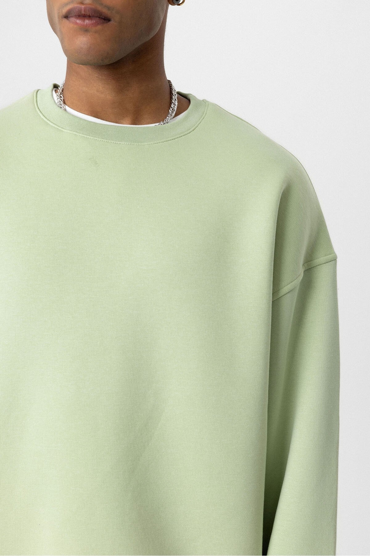 Basic Oversized Crew-Neck Sweatshirt