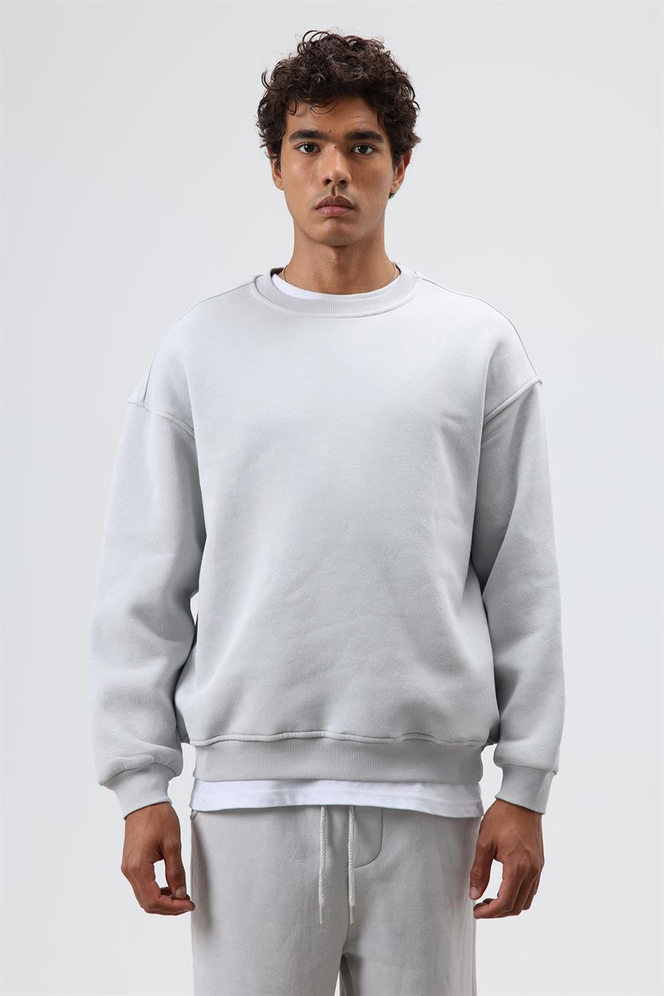 Basic Oversized Crew-Neck Sweatshirt