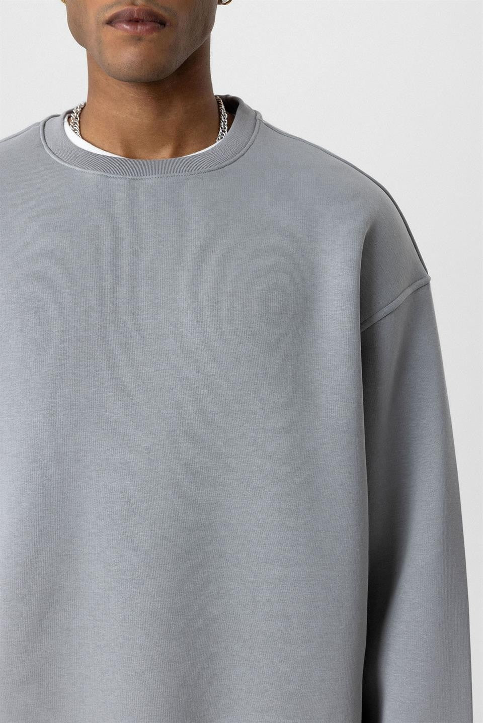 Basic Oversized Crew-Neck Sweatshirt