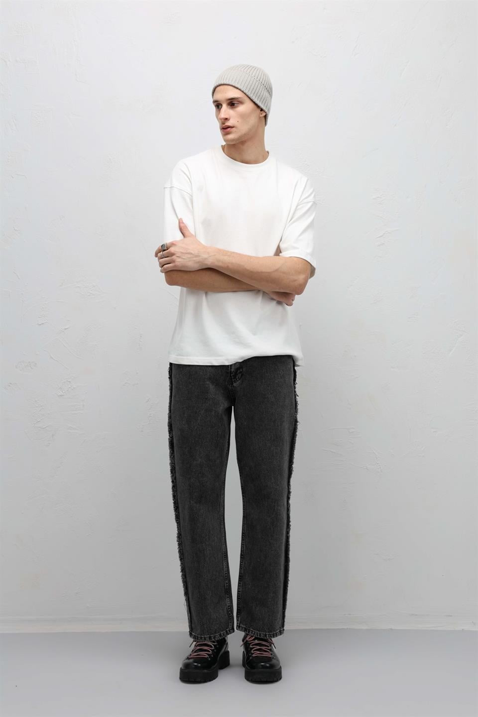 Baggy Jeans with Side Seam Details