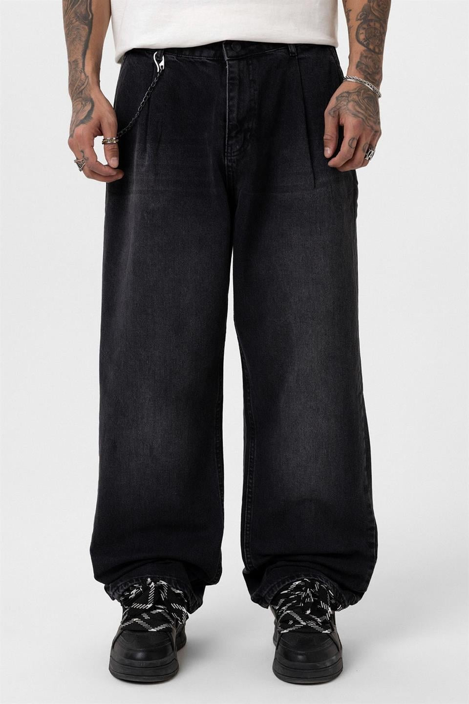 Pleated Baggy Jeans with Chain Accents