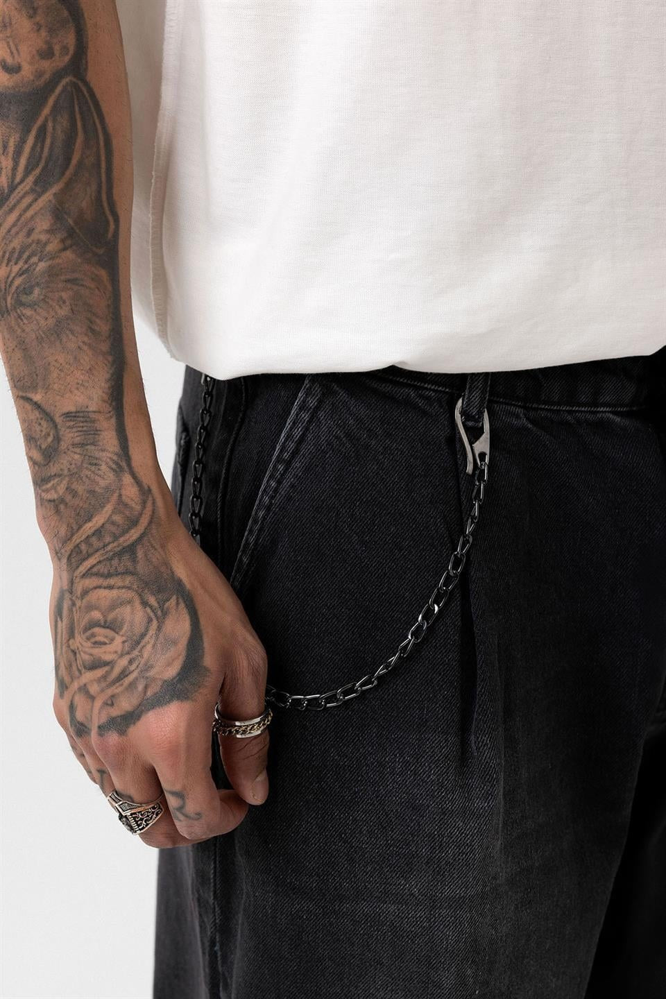 Pleated Baggy Jeans with Chain Accents