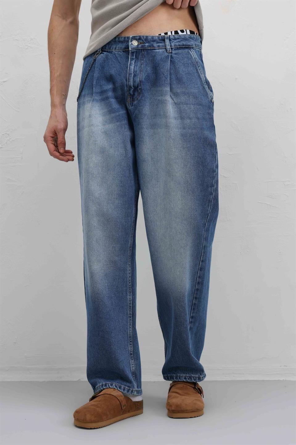 Pleated Baggy Jeans with Chain Accents