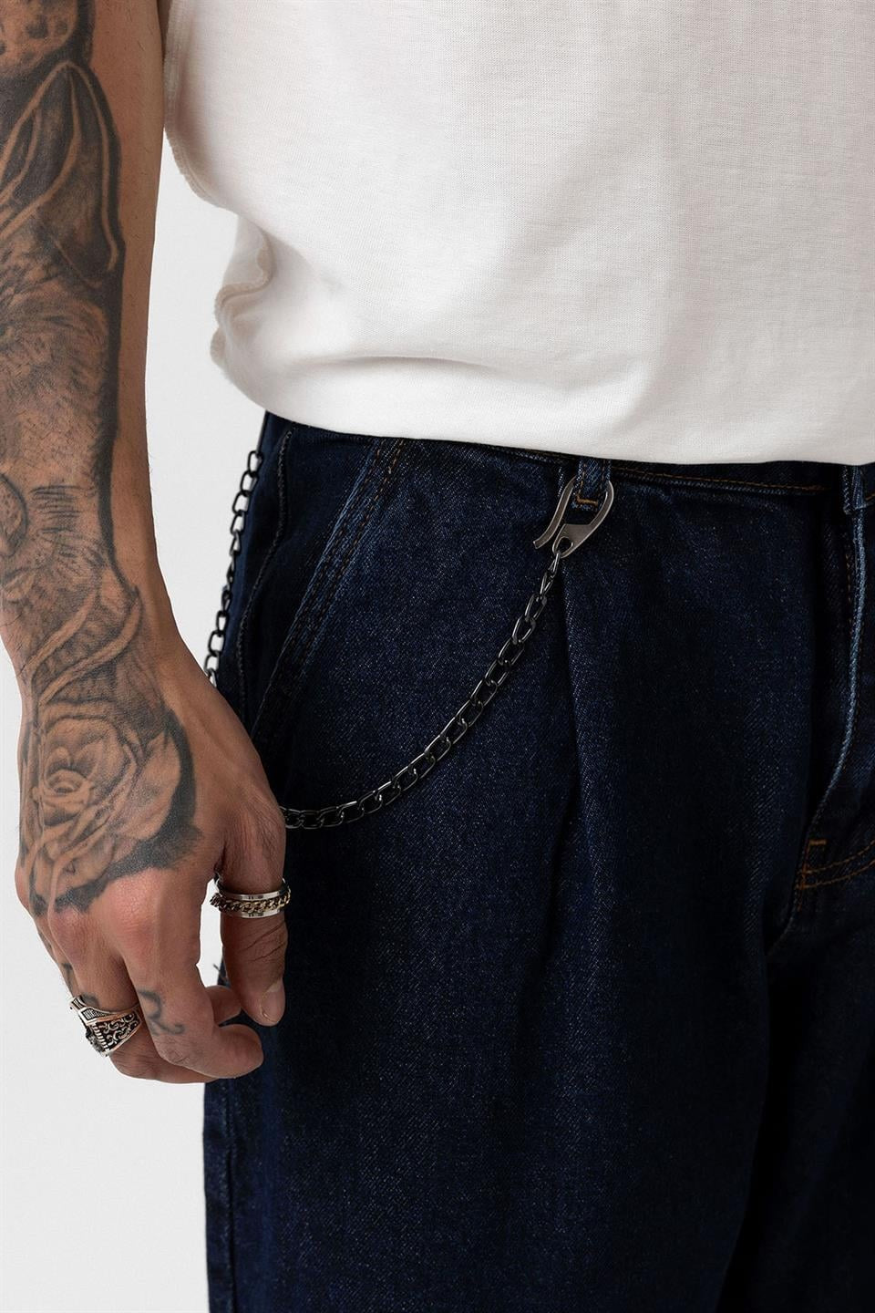 Pleated Baggy Jeans with Chain Accents