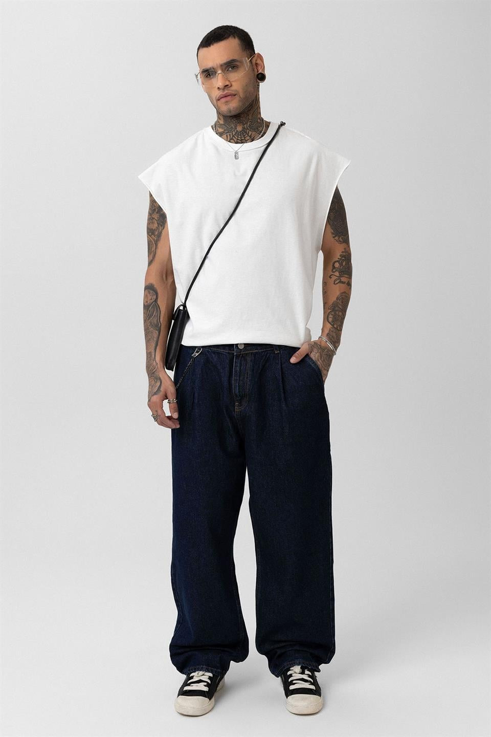 Pleated Baggy Jeans with Chain Accents
