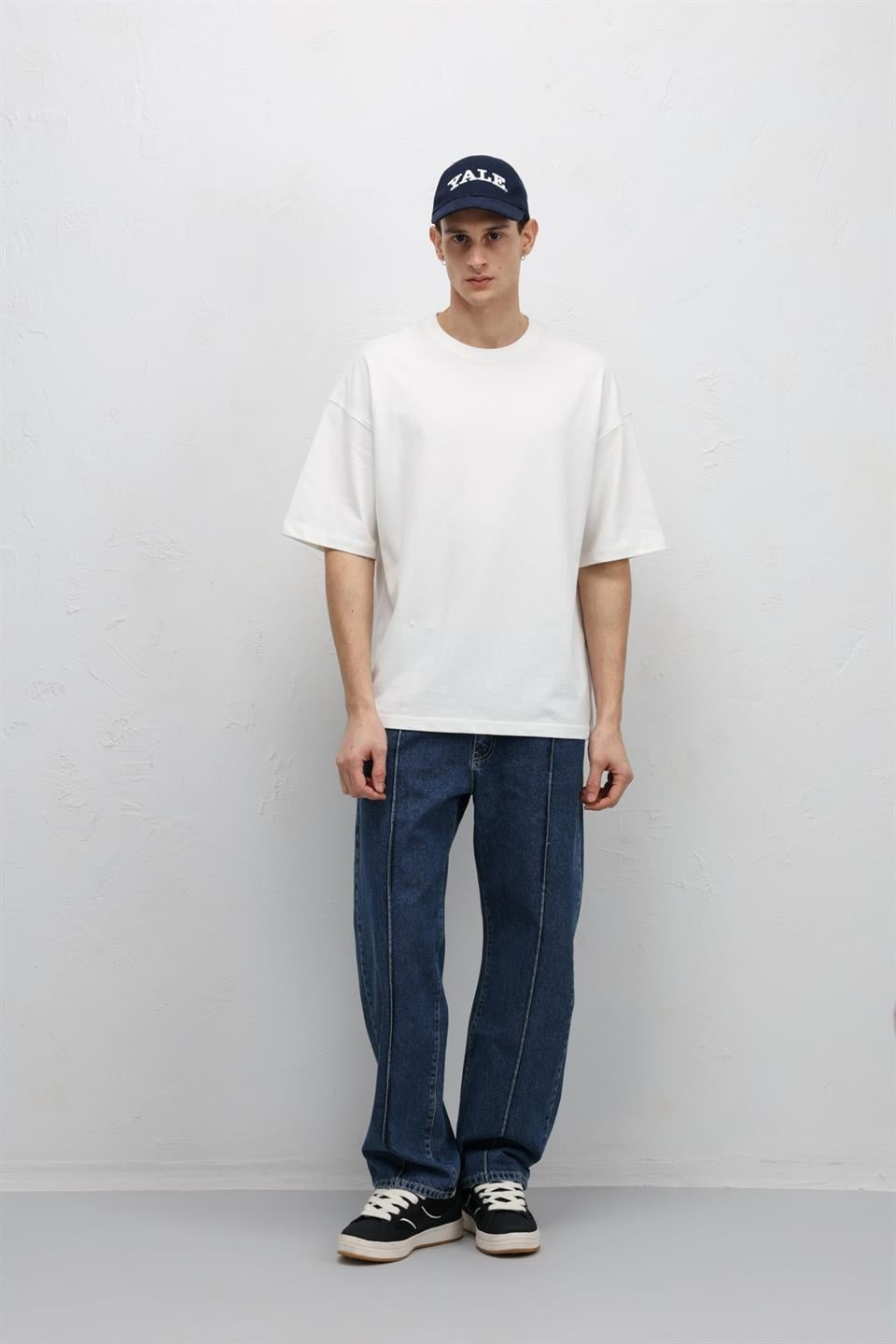 Stitched-Detail Relaxed-Fit Jeans