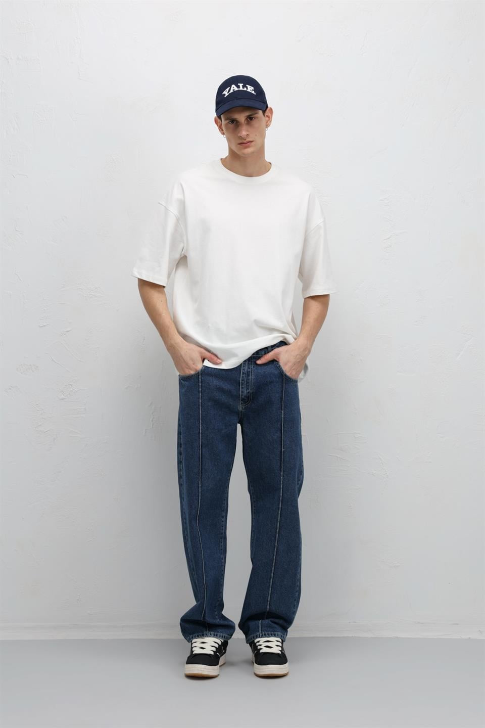 Stitched-Detail Relaxed-Fit Jeans