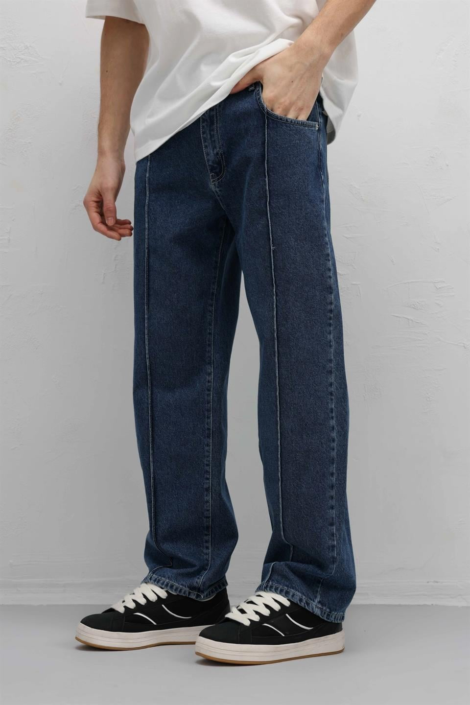 Stitched-Detail Relaxed-Fit Jeans