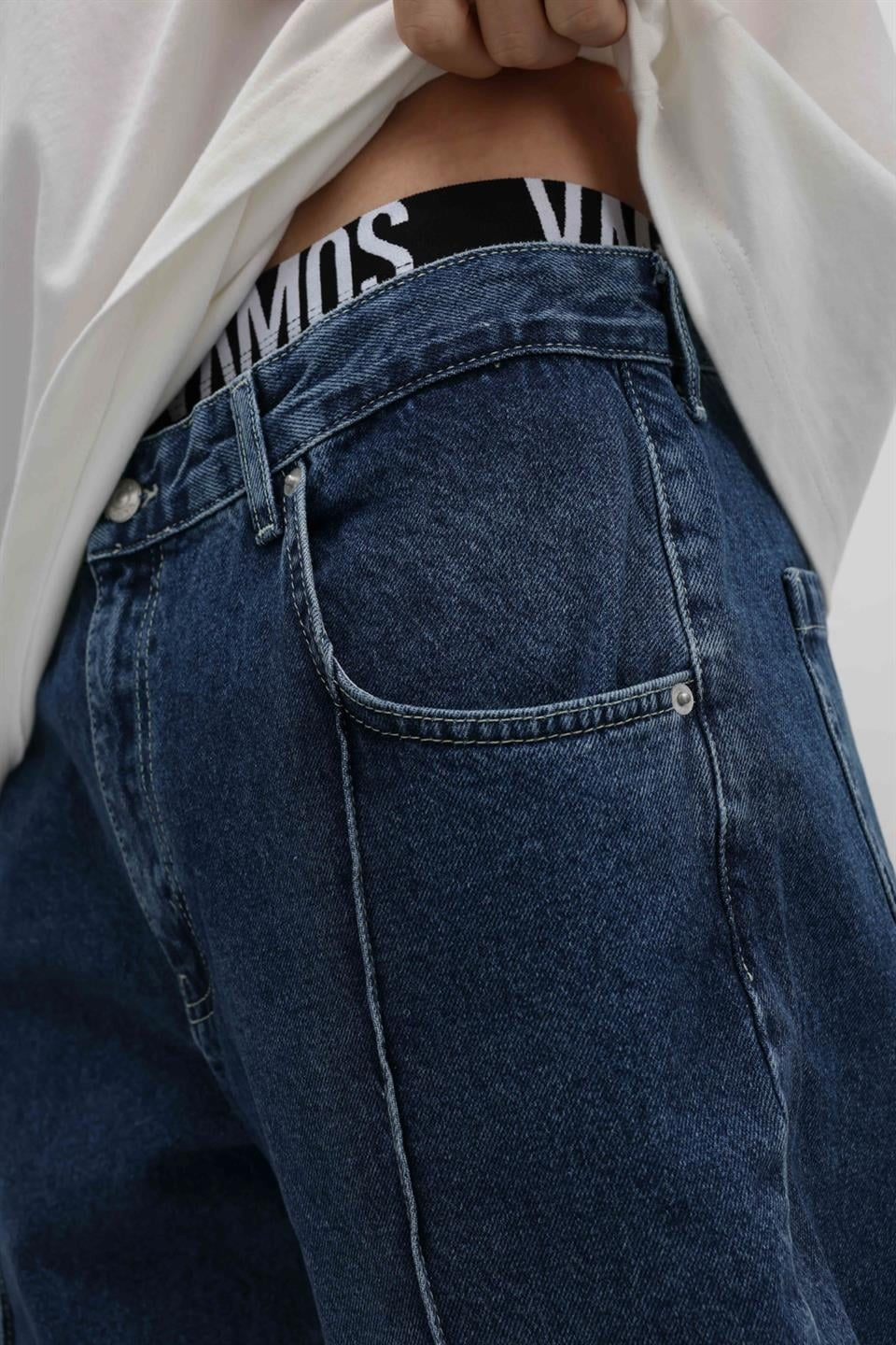 Stitched-Detail Relaxed-Fit Jeans