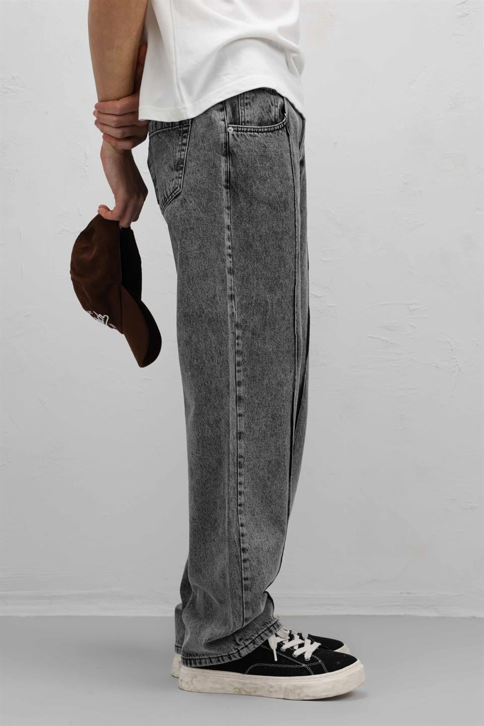 Stitched-Detail Relaxed-Fit Jeans