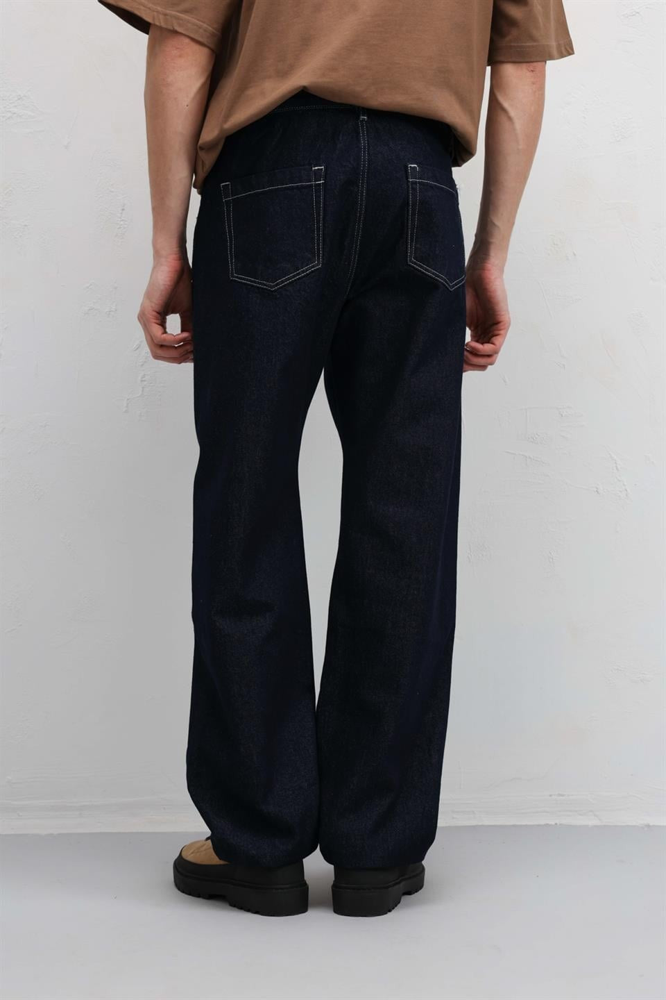 Stitched-Detail Relaxed-Fit Jeans