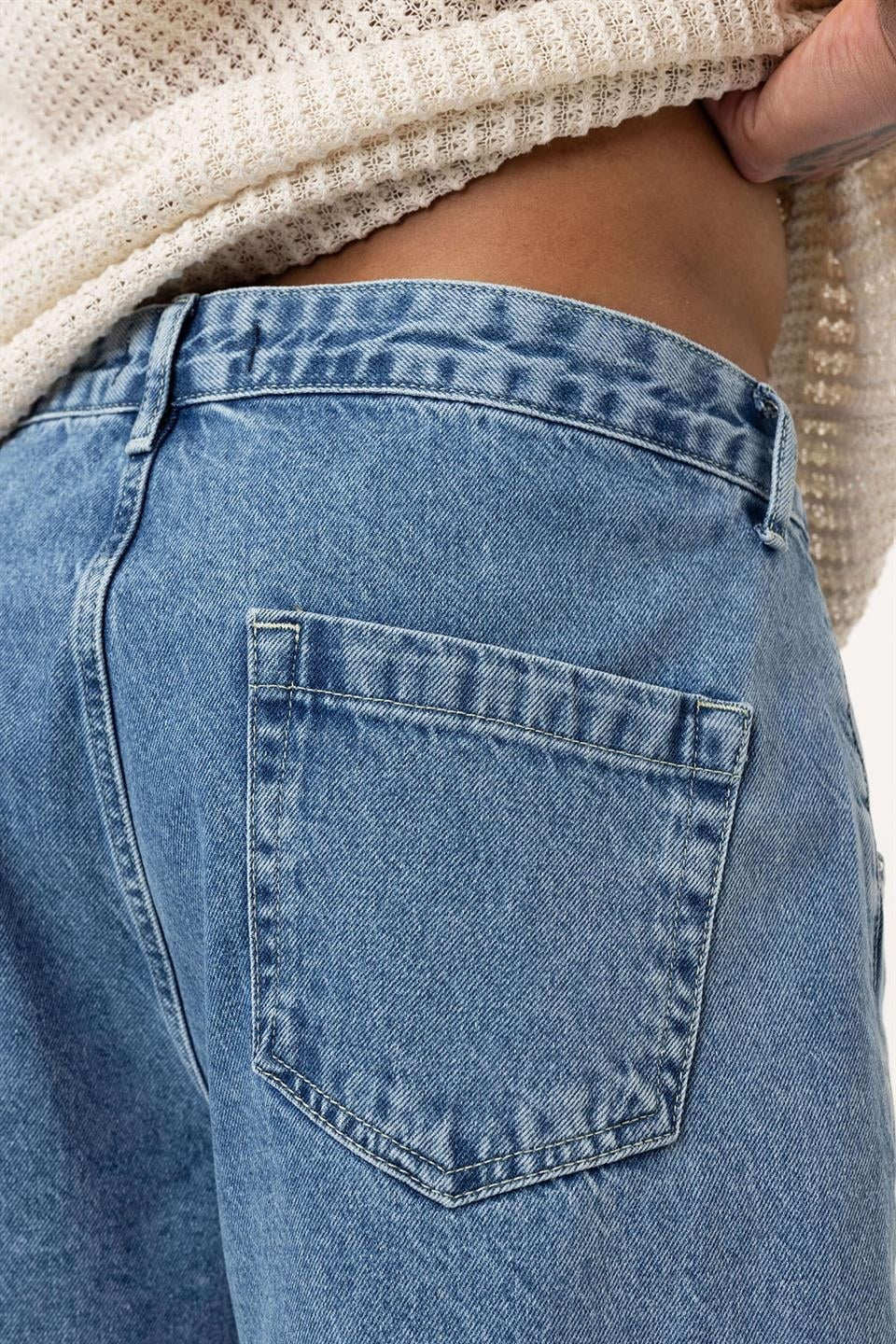 Stitched-Detail Relaxed-Fit Jeans