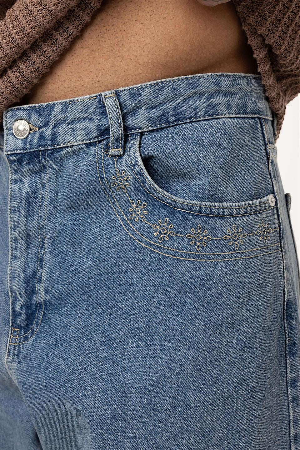 Relaxed-Fit Jeans with Pocket Details