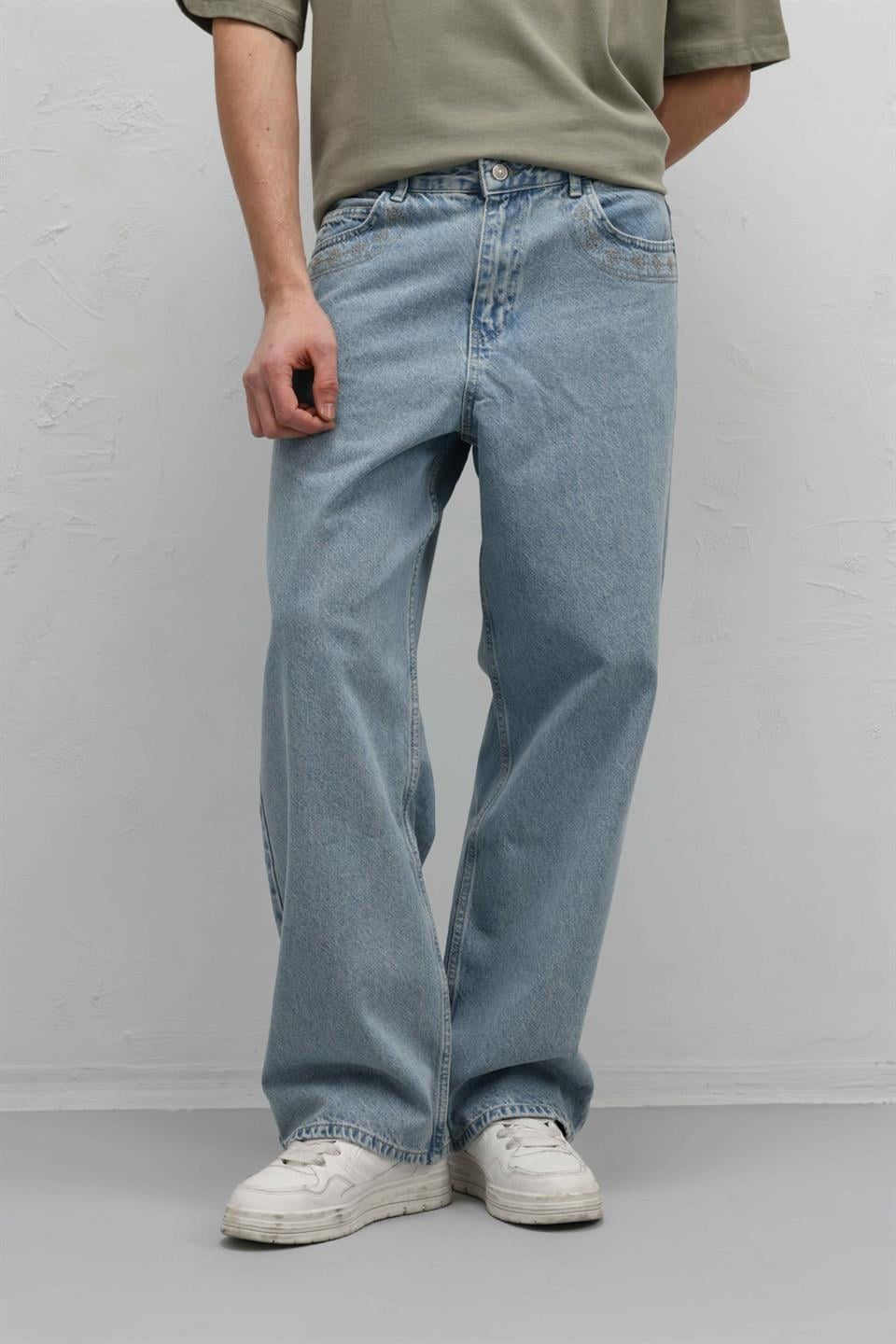 Relaxed-Fit Jeans with Pocket Details