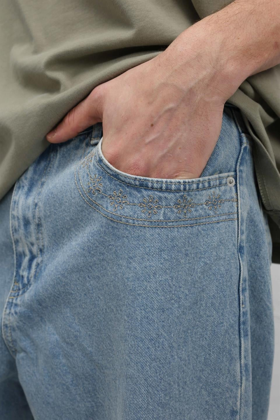 Relaxed-Fit Jeans with Pocket Details