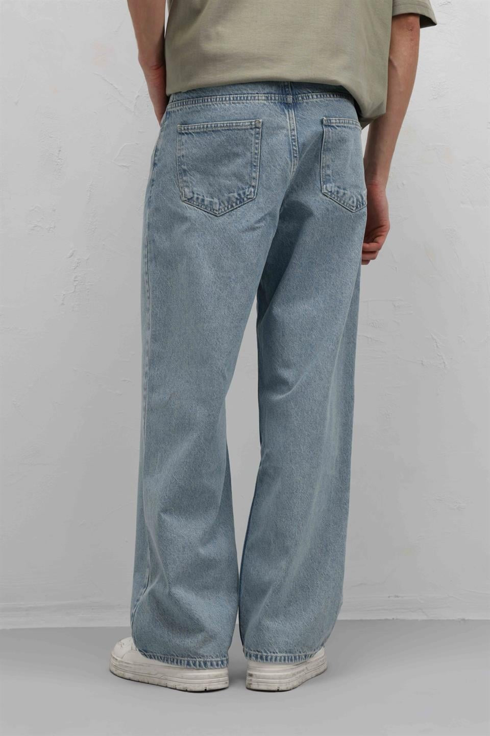 Relaxed-Fit Jeans with Pocket Details