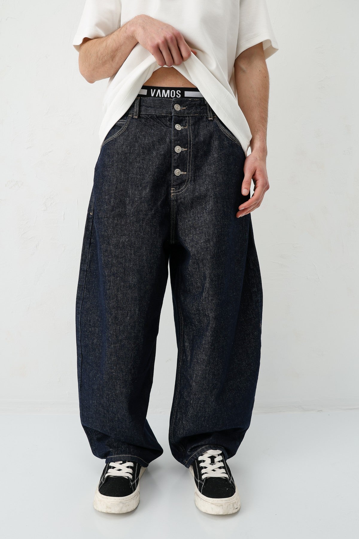Barrel-Fit Jeans