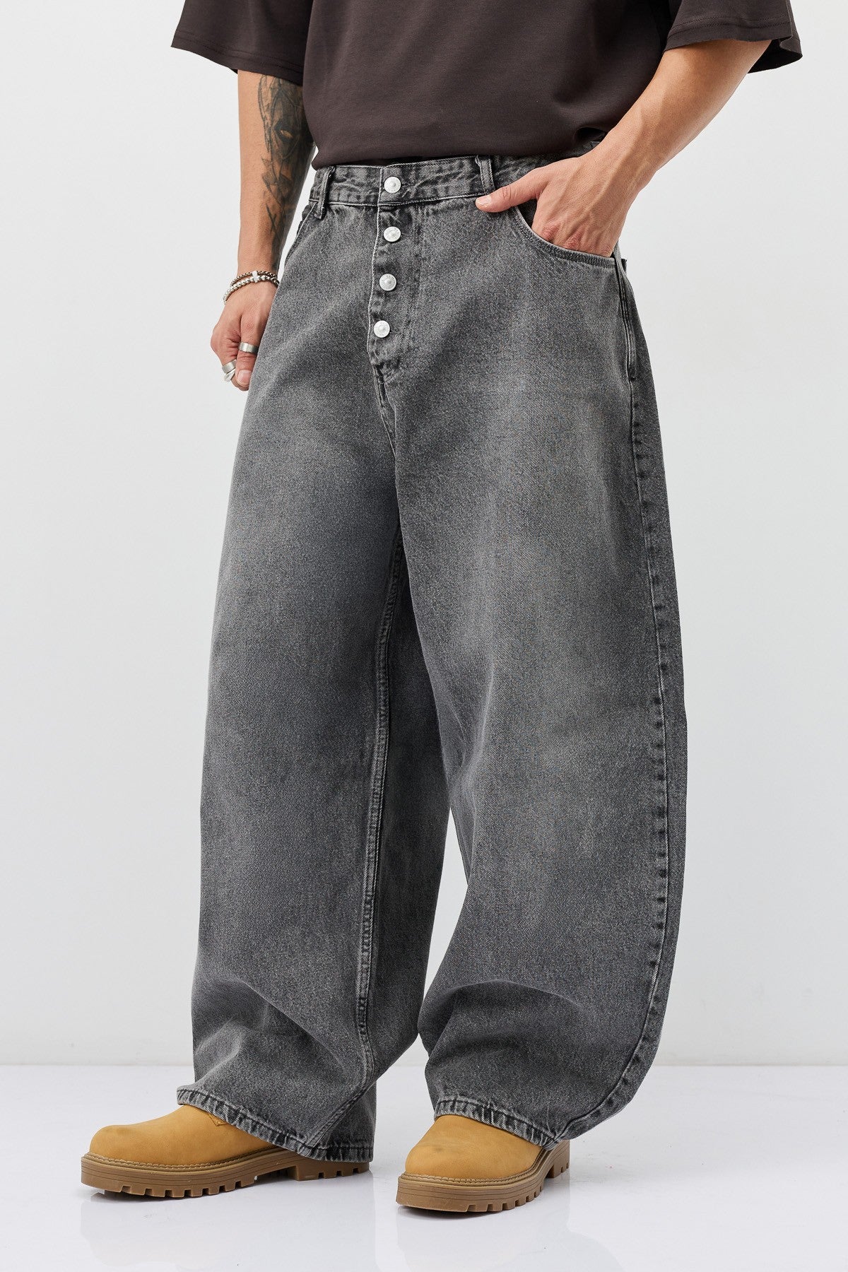 Barrel-Fit Jeans