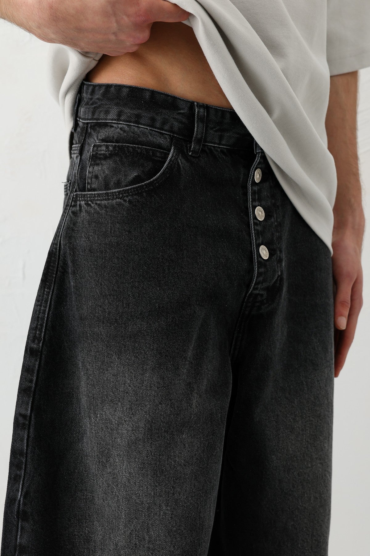Barrel-Fit Jeans