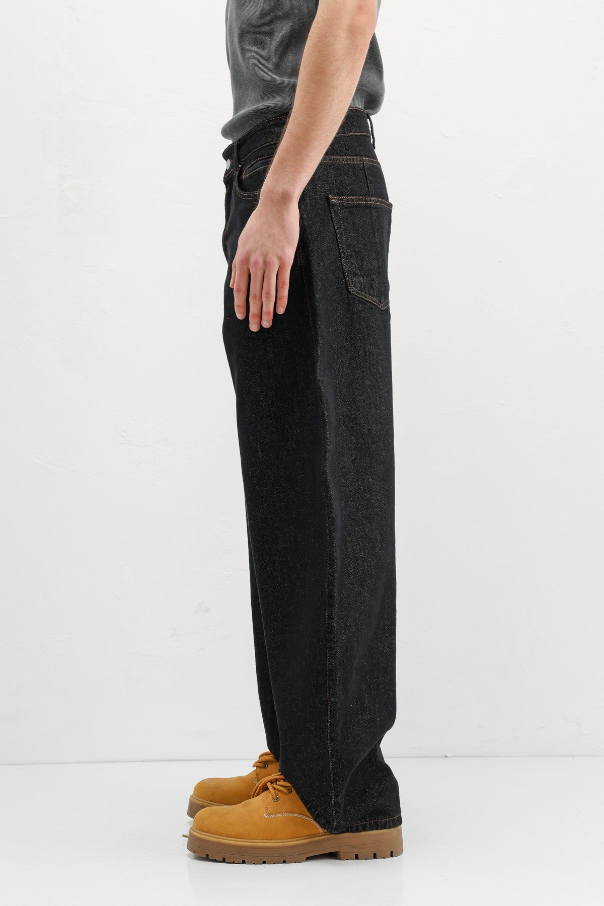 Balloon-Fit Jeans