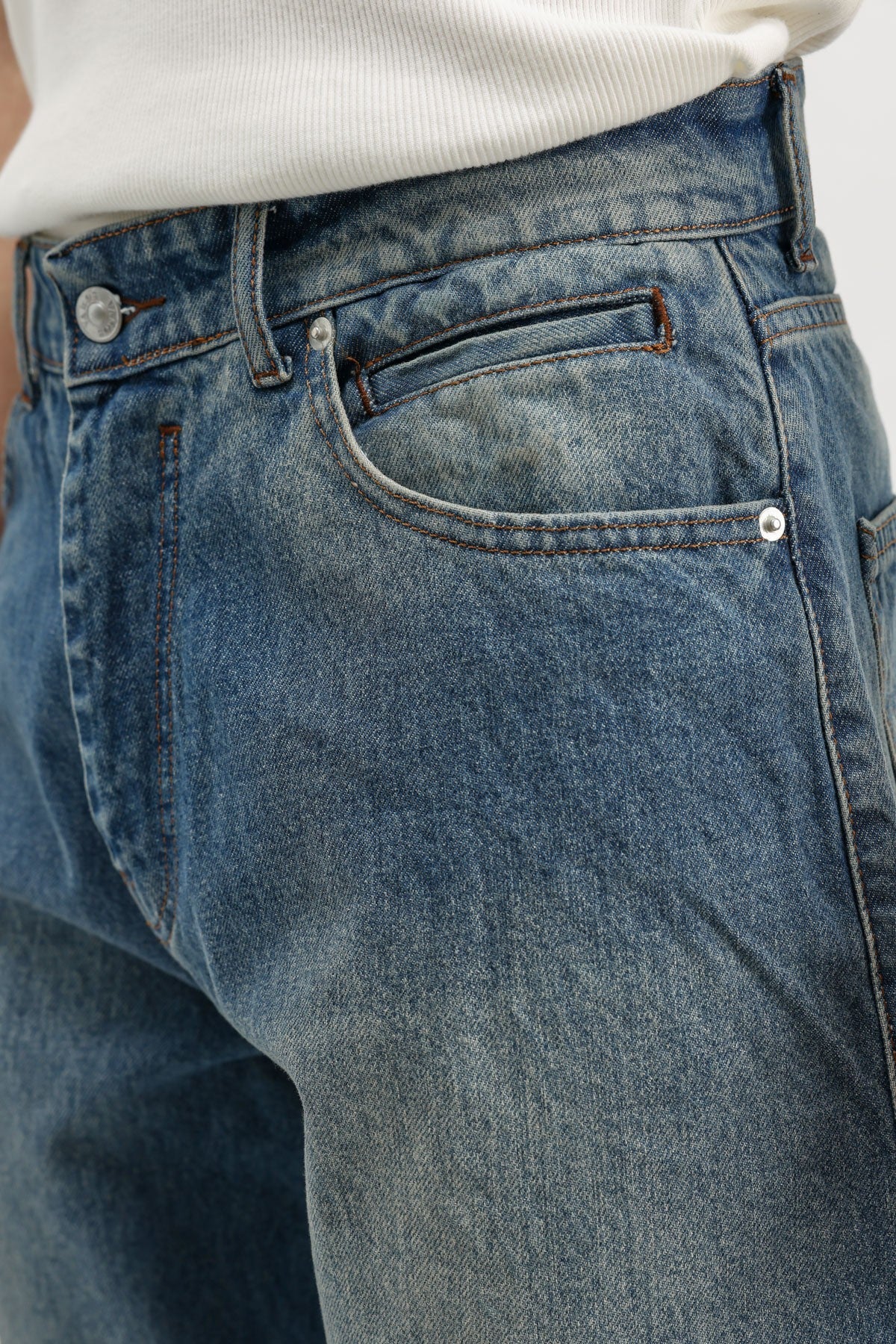 Balloon-Fit Jeans