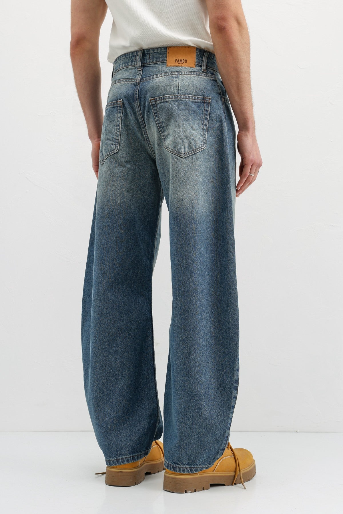 Balloon-Fit Jeans