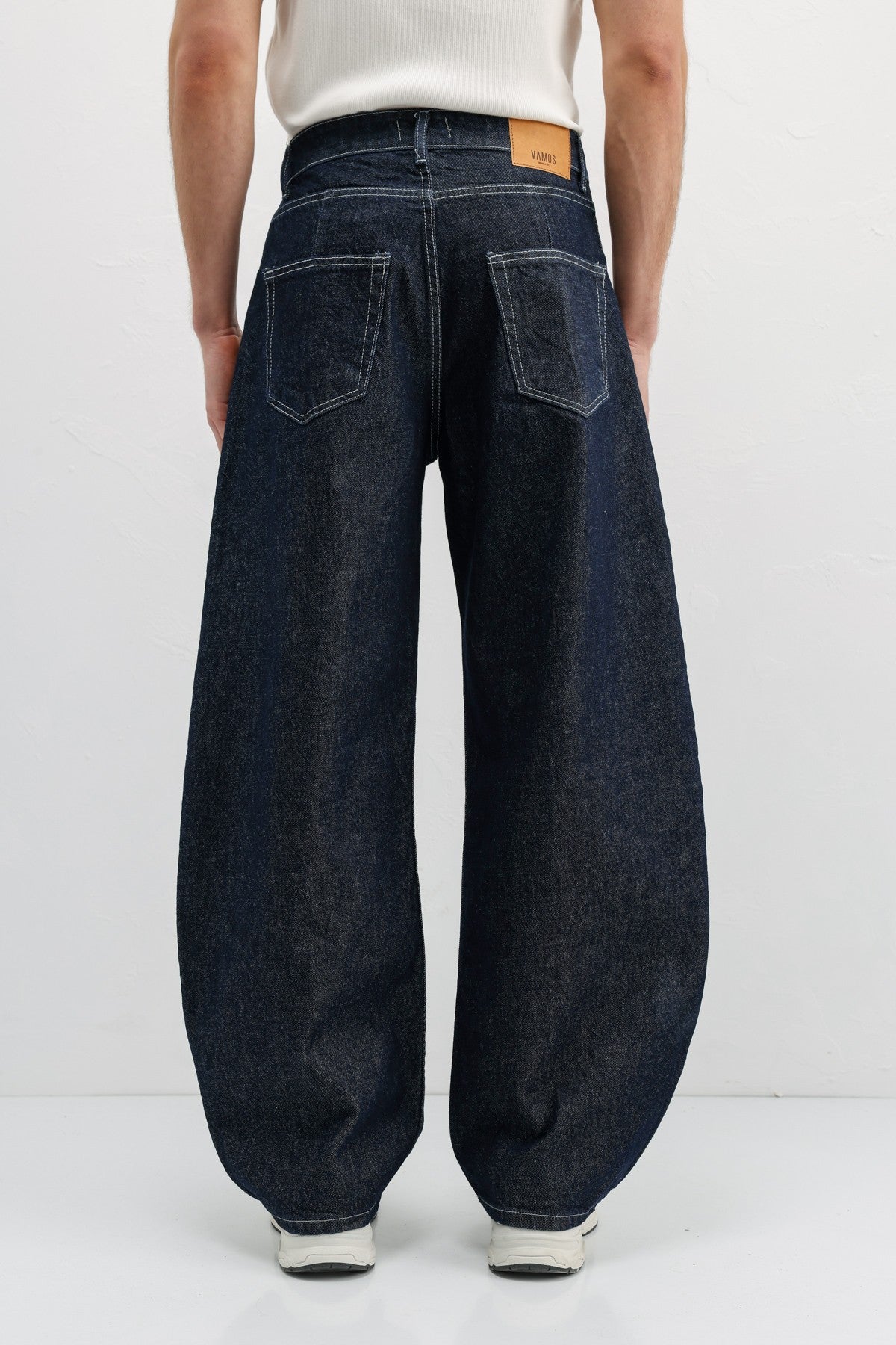 Balloon-Fit Jeans