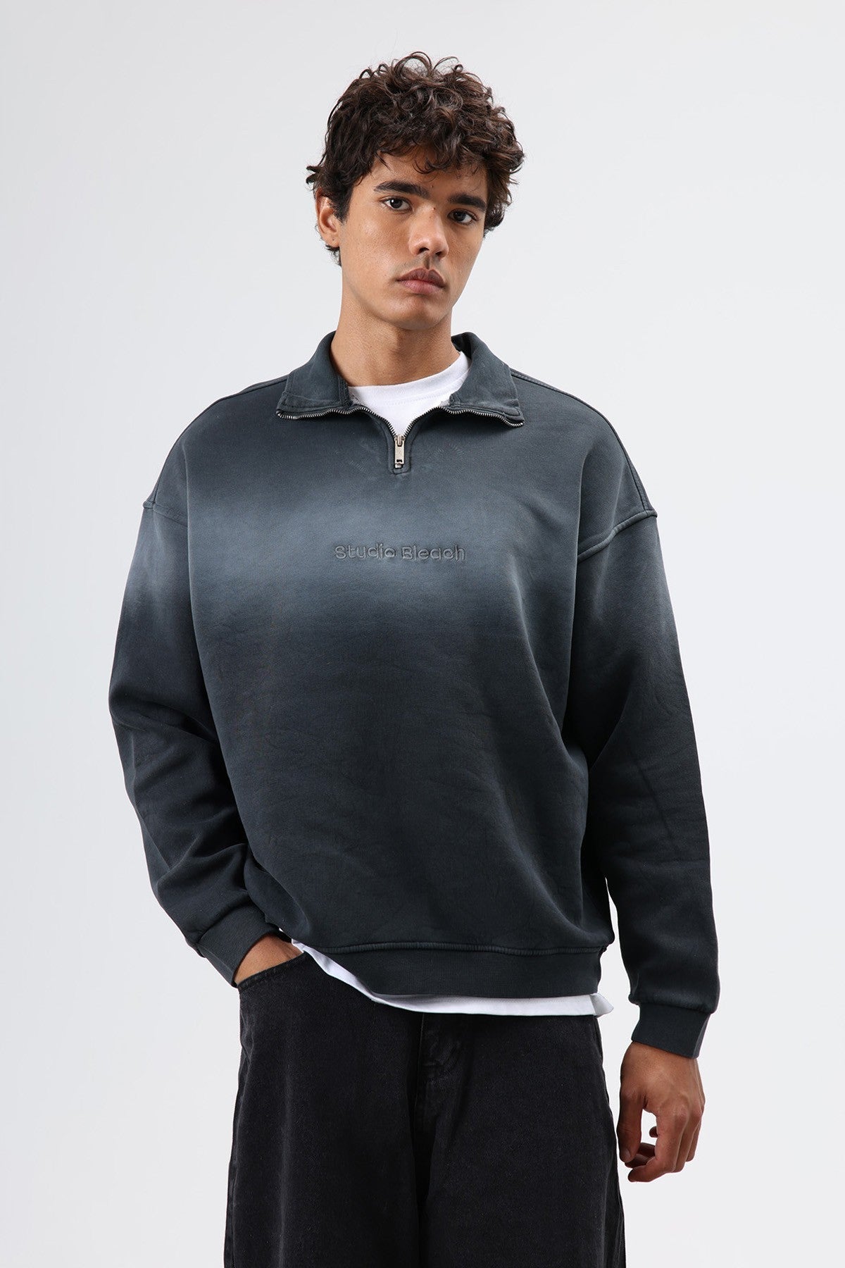 Oversized Sweatshirt with a Collar and Zipper