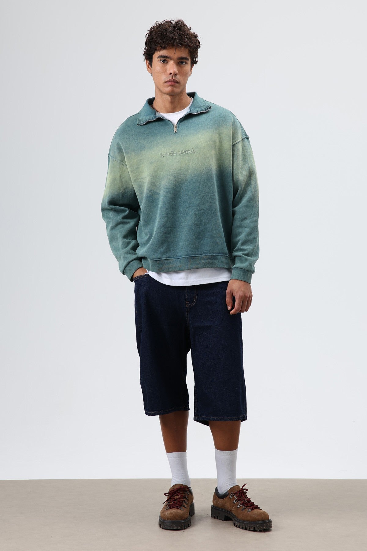 Oversized Sweatshirt with a Collar and Zipper