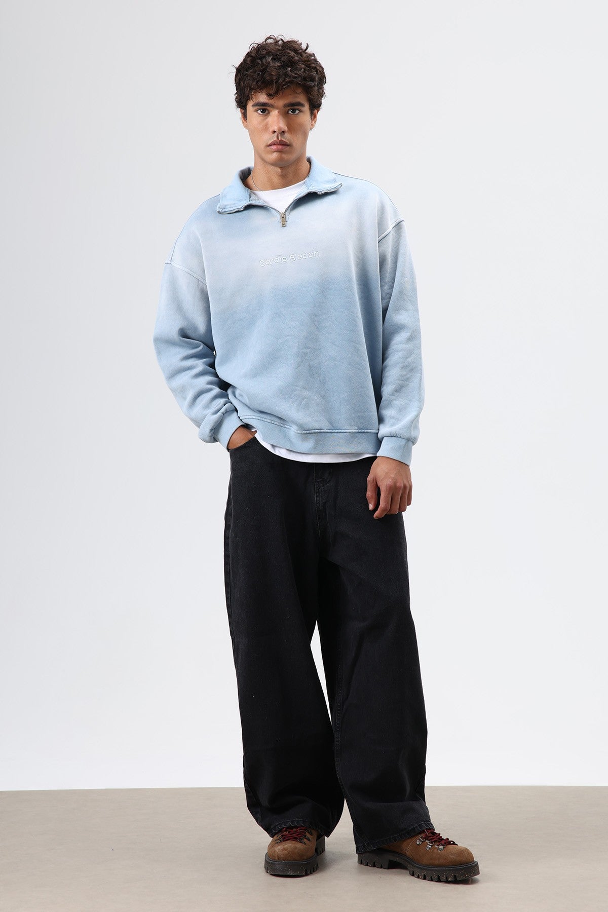 Oversized Sweatshirt with a Collar and Zipper