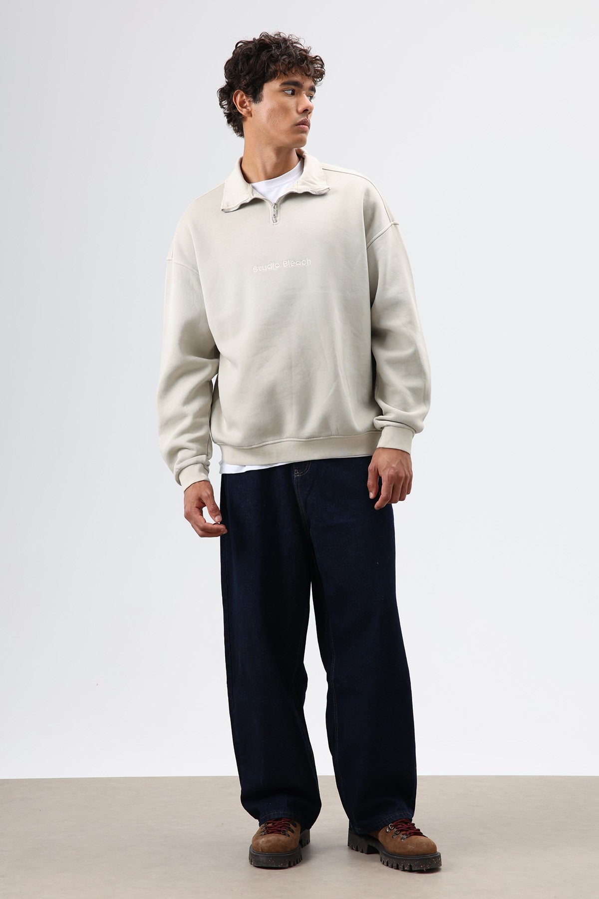 Oversized Sweatshirt with a Collar and Zipper