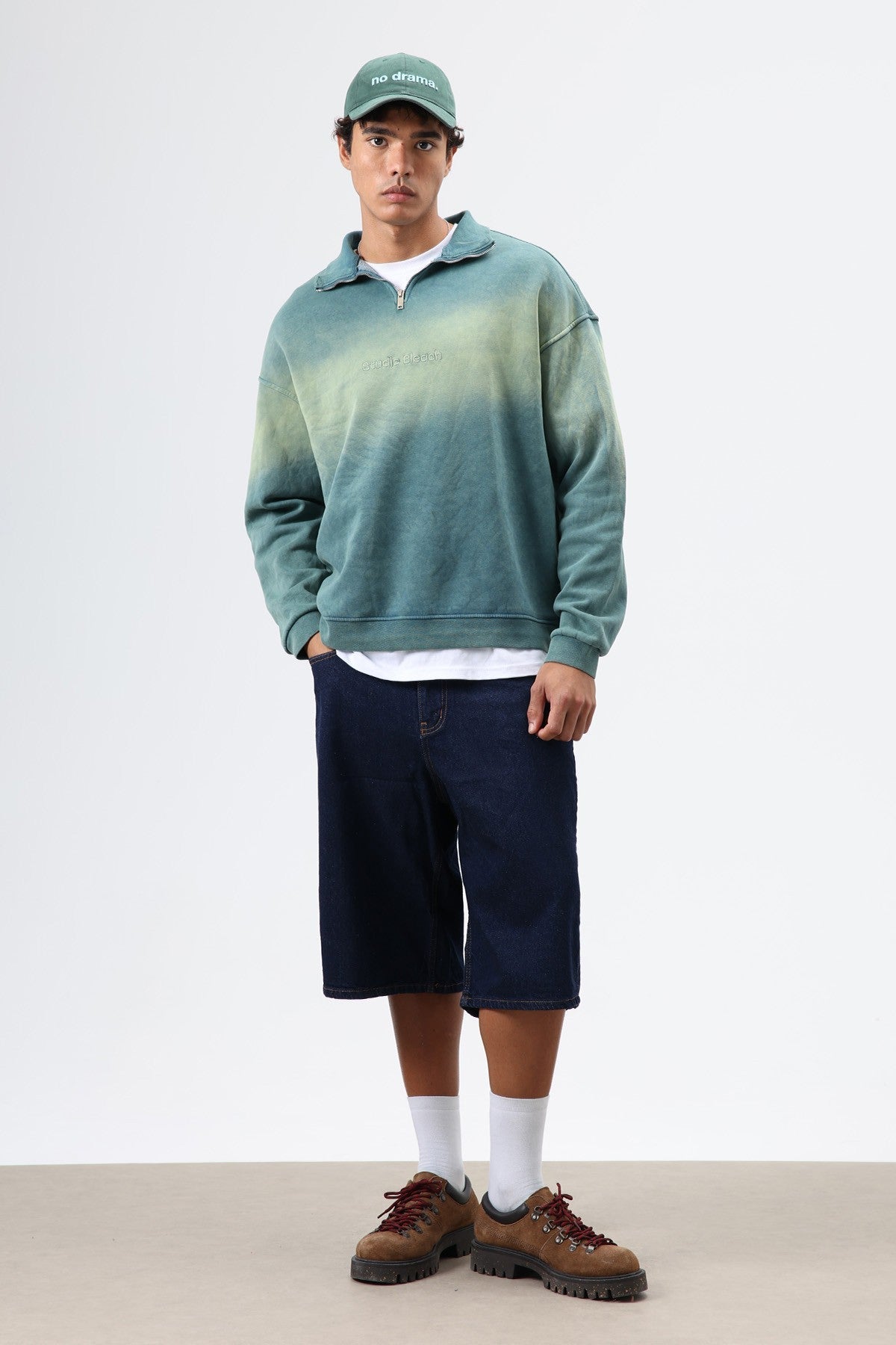 Oversized Sweatshirt with a Collar and Zipper