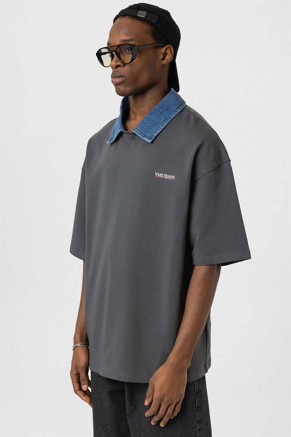 Oversized T-Shirt with Polo Collar and Embroidered Design