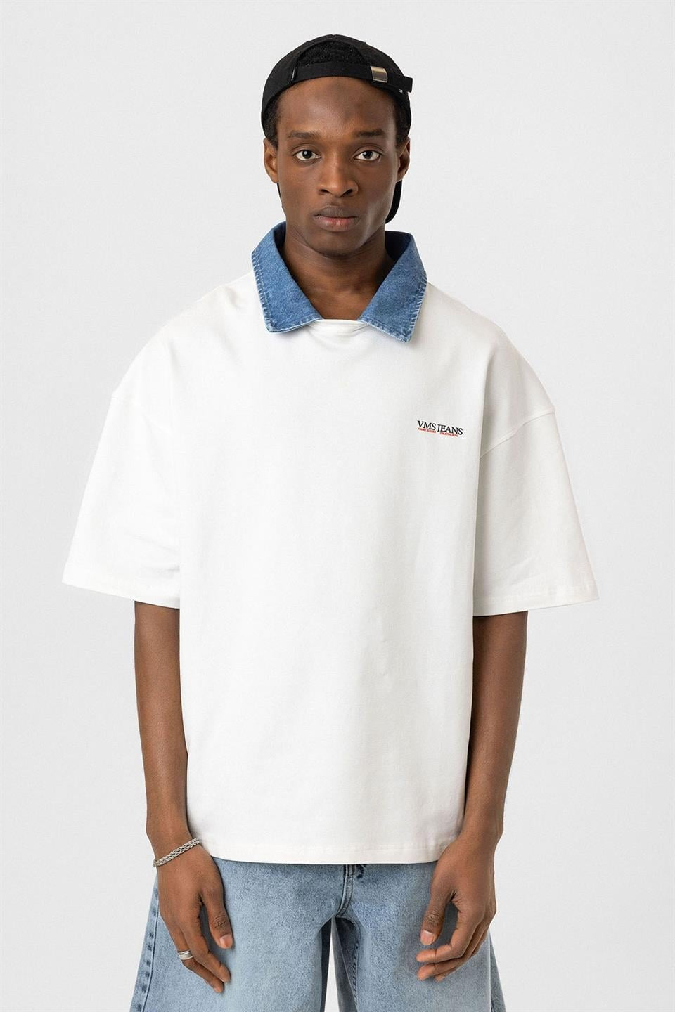 Oversized T-Shirt with Polo Collar and Embroidered Design