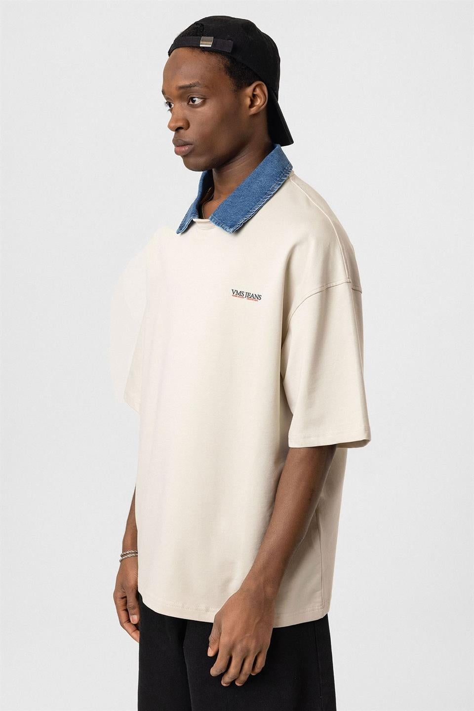 Oversized T-Shirt with Polo Collar and Embroidered Design