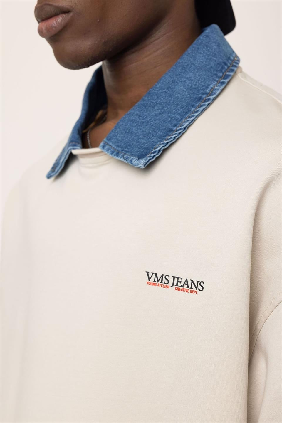 Oversized T-Shirt with Polo Collar and Embroidered Design