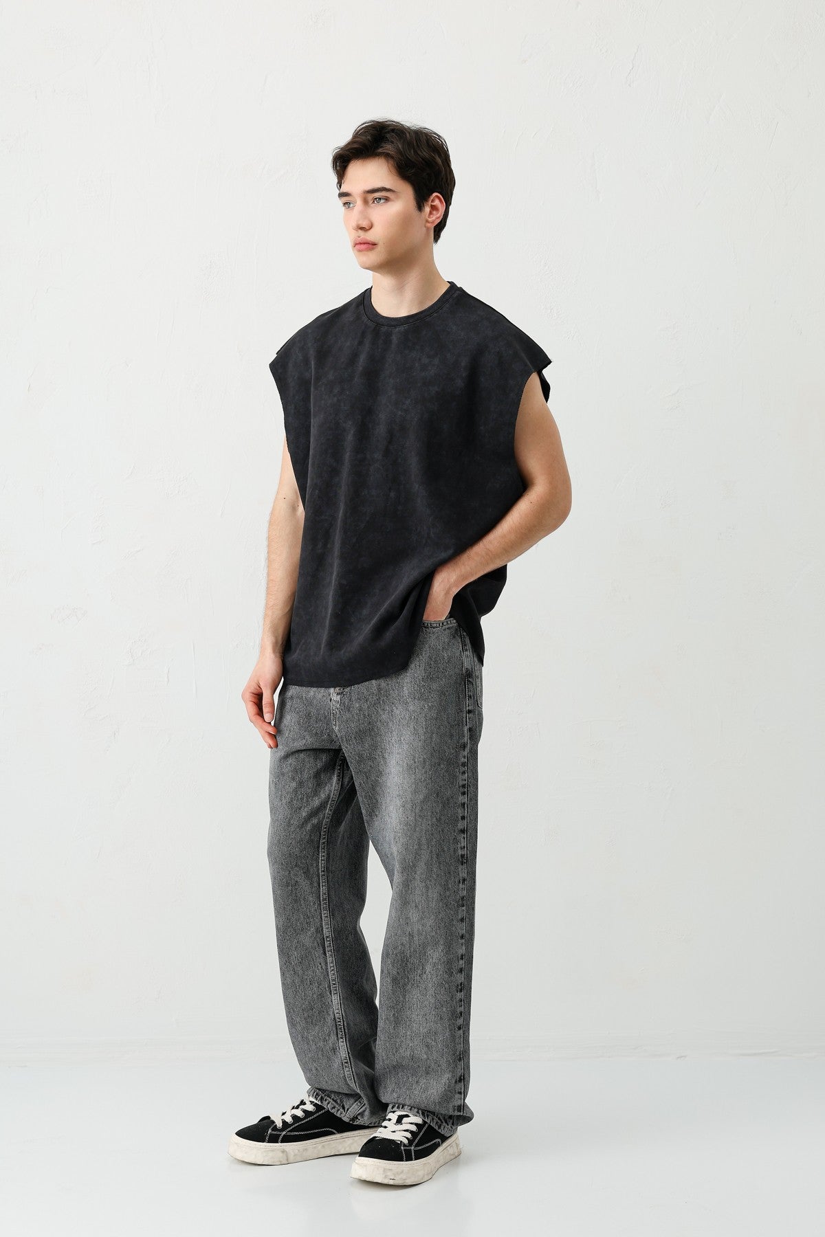 Basic Sleeveless T-Shirt
