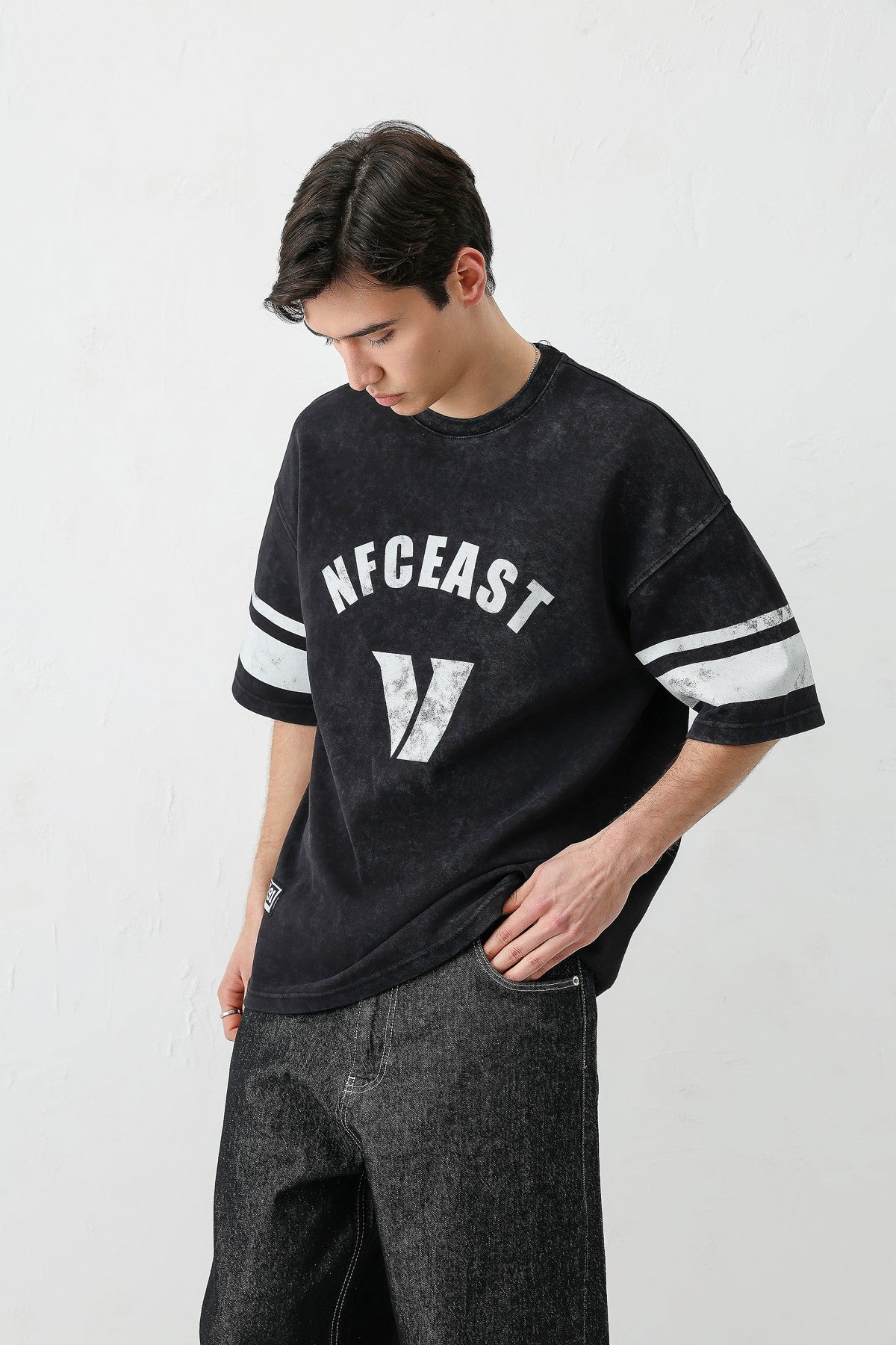 Oversized T-Shirt with V-Print and Sleeve Details
