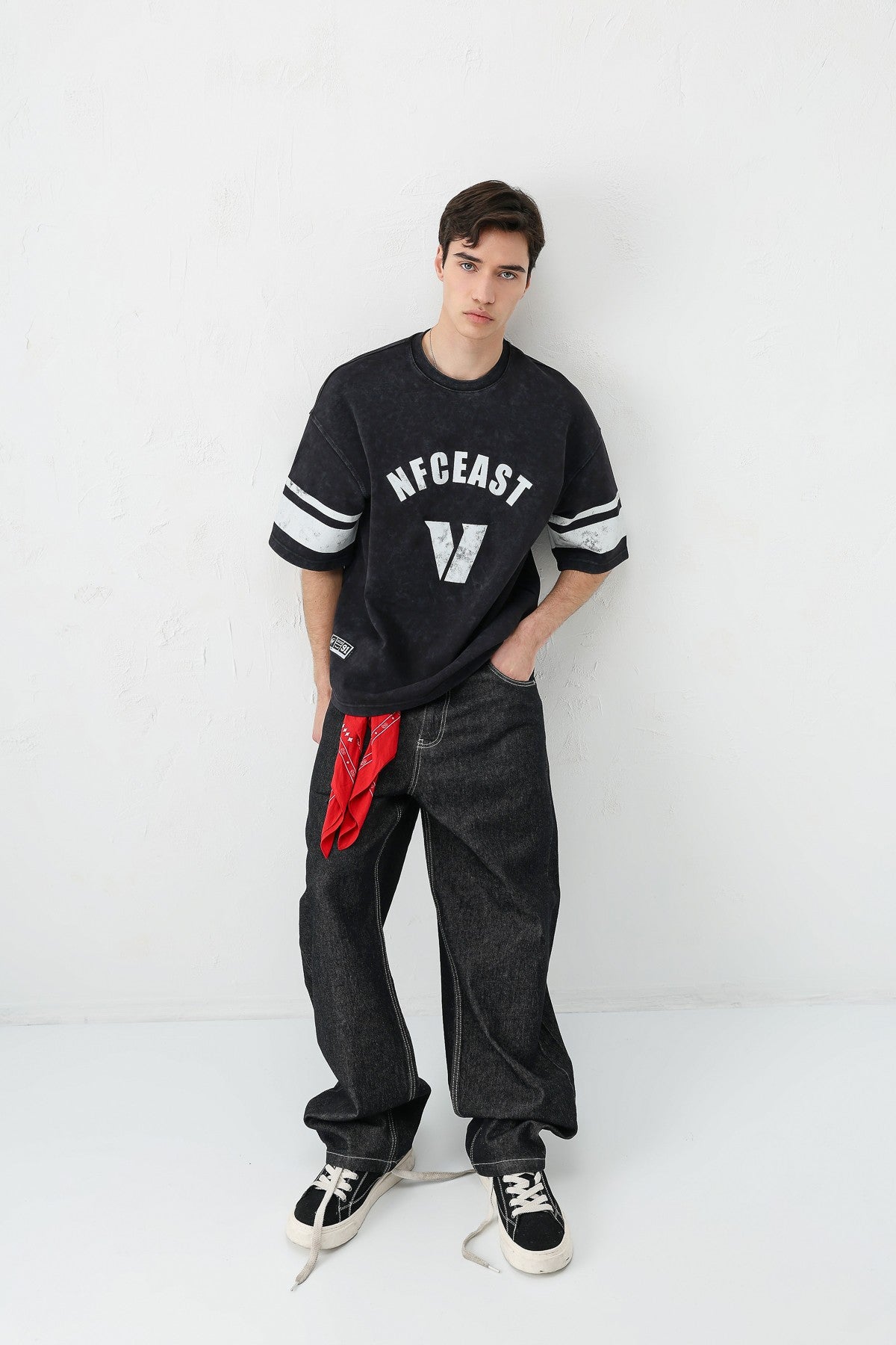 Oversized T-Shirt with V-Print and Sleeve Details