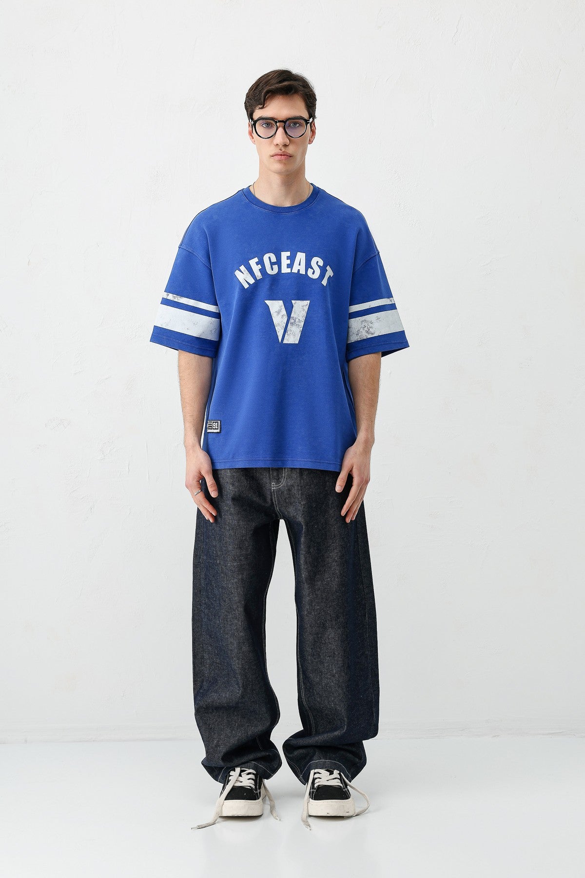 Oversized T-Shirt with V-Print and Sleeve Details